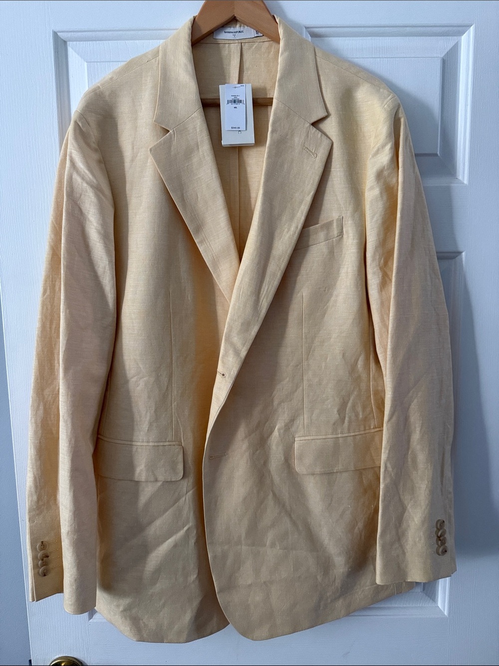 Men's pale, yellow Banana Republic Linen Suit